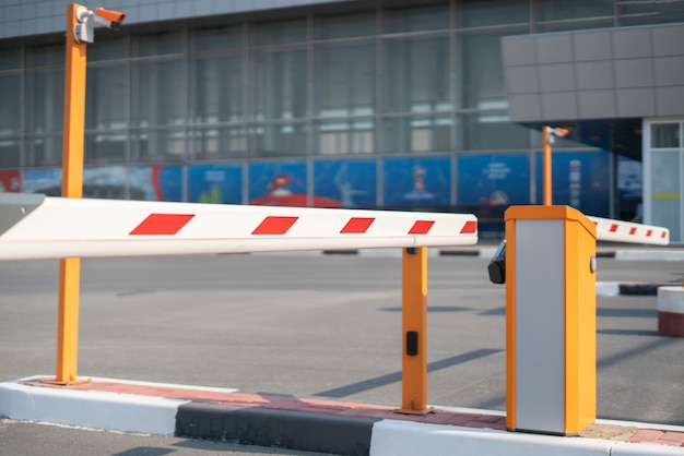 Foto una barrera de puerta de coche de carretera, pase de entrada de seguridad.