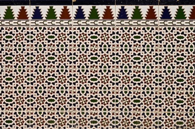 Baseboard-Hintergrund aus arabischen Fliesen und geometrisch
