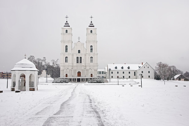 Basílica de la Asunción de Aglona en Letonia en Navidad. Es uno de los centros espirituales más importantes de Letonia.