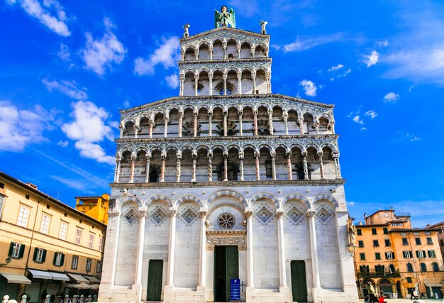 Basílica de Santa Michele na cidade de Lucca, na Toscana, Itália