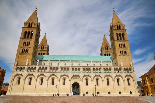 Basílica de St Peter St Paul Pecs Cathedral na Hungria