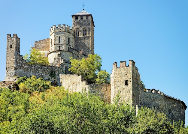 Foto basílica de valere na colina de sion, cantão valais, suíça.