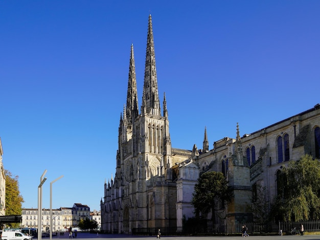 Basílica de la iglesia de Cathedrale Saint-Andre en la ciudad de Burdeos