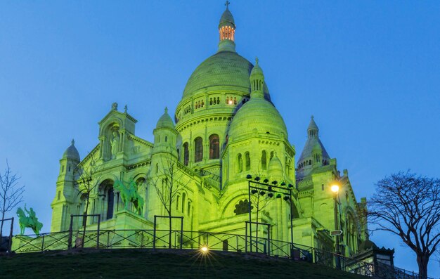 La Basílica Sacre Coeur en Montmartre en París Francia