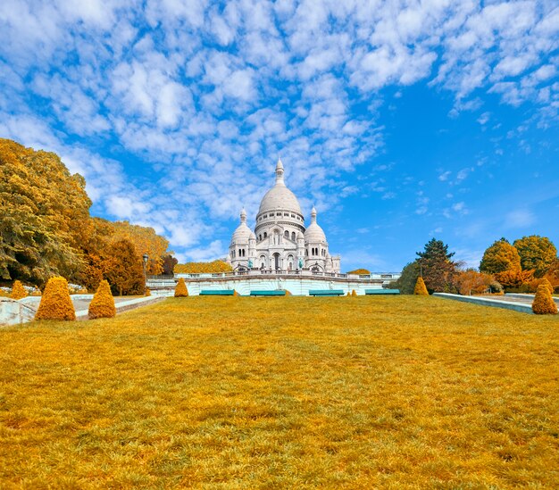 Foto basílica de sacre-coeur en montmartre, parís