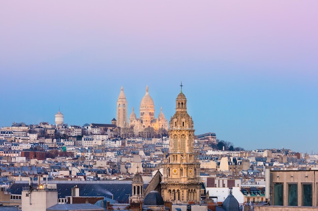 Basílica de SacreCoeur al atardecer en París Francia