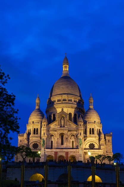 Basílica del Sagrado Corazón de Jesús de París al atardecer