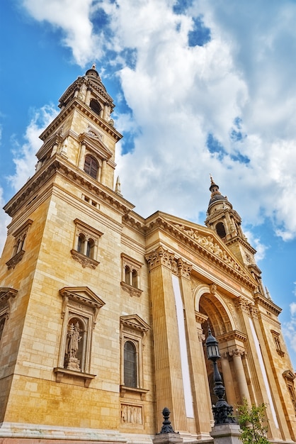 Basílica de San Esteban en Budapest durante el día. Hungría.