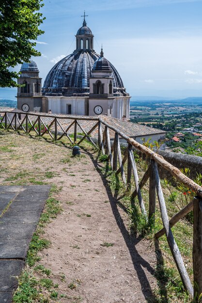 Basílica de Santa Margherita en Montefiascone, tiene una de las cúpulas más grandes de Italia (27 m de diámetro)