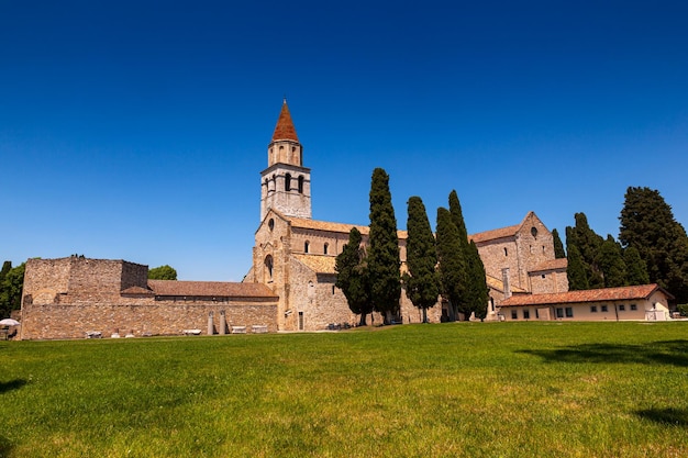 Basílica de Santa María Assunta en Aquileia Udine Italia Basílica patriarcal de Aquileia construida en el siglo XI Importante vista cristiana del Imperio Romano