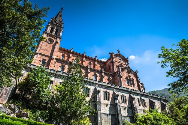 Foto basílica de santa maría covadonga asturias españa