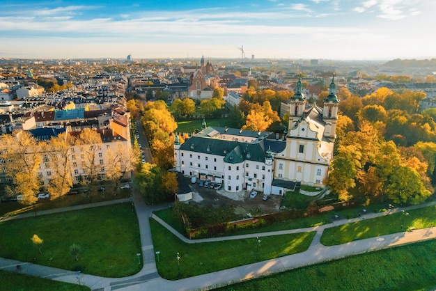 Basilika des Erzengels Michael Wahrzeichen in Krakau Polen malerische Landschaft an der Küste des Flusses Wisla