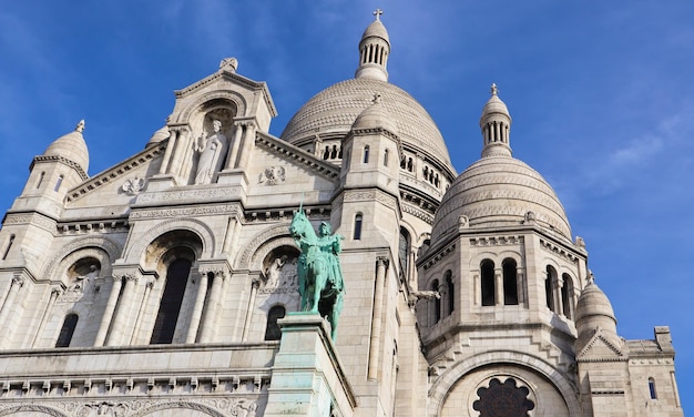 Foto basilika des heiligen herzens (sacre coeur) in paris frankreich. april 2019