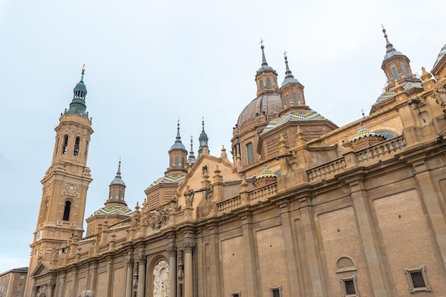 Basilika Nuestra Señora del Pilar in der Stadt Zaragoza, neben dem Fluss Ebro in Aragon. Spanien