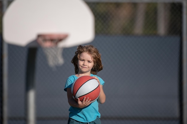 Basket ball niño jugador baloncesto niños escuela