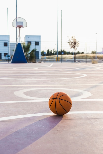 Basquete no tribunal ao ar livre