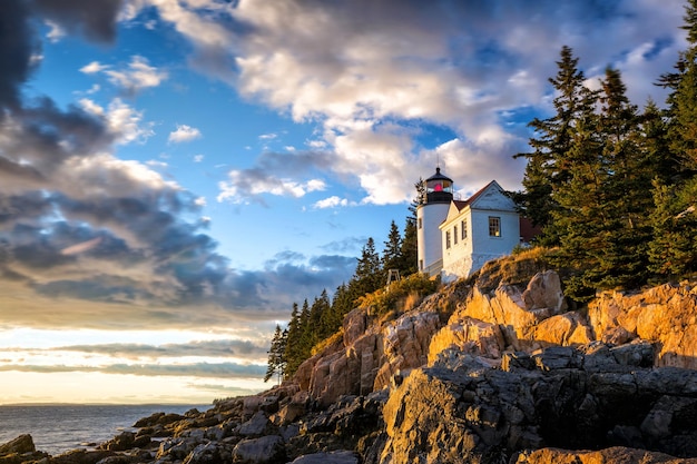 Bass Harbour Lighthouse ao pôr do sol Acadia National Park