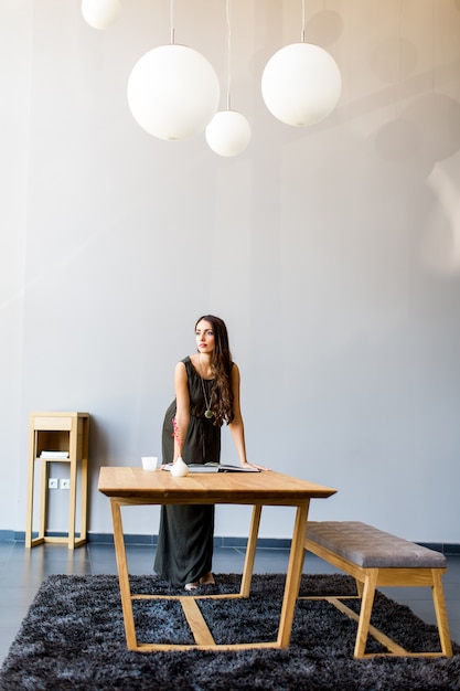 Foto bastante joven en la habitación