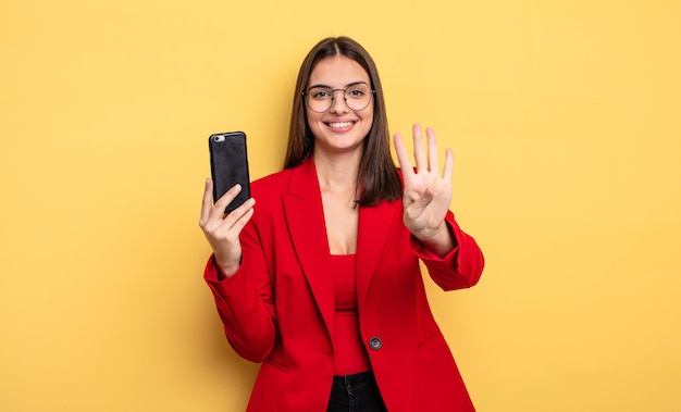 bastante, joven, mujer de negocios, tenencia, un, teléfono