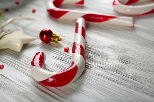 Bastões de natal em close-up da mesa