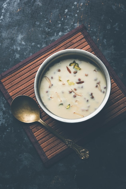 Basundi o Rabri o Rabdi: es un postre hecho de leche condensada y frutos secos.