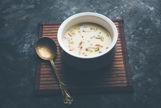 Basundi ou Rabri ou Rabdi - é uma sobremesa feita de leite condensado e frutas secas