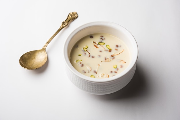 Basundi ou Rabri ou Rabdi - é uma sobremesa feita de leite condensado e frutas secas