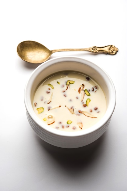 Basundi ou Rabri ou Rabdi - é uma sobremesa feita de leite condensado e frutas secas