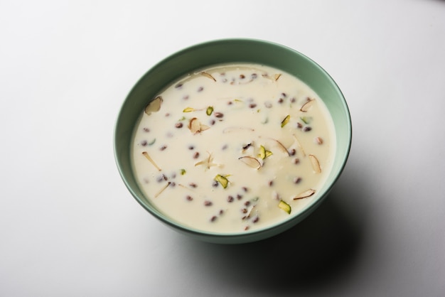 Basundi ou Rabri ou Rabdi - é uma sobremesa feita de leite condensado e frutas secas