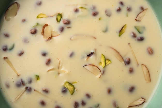 Basundi ou Rabri ou Rabdi - é uma sobremesa feita de leite condensado e frutas secas