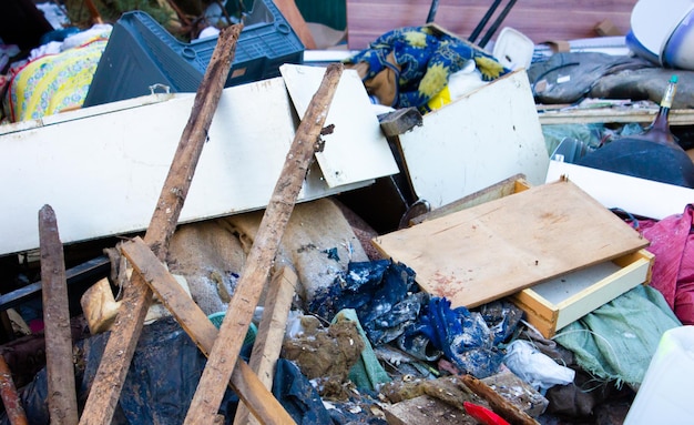 Foto basura auténtico vertedero de residuos domésticos basura montón de basura