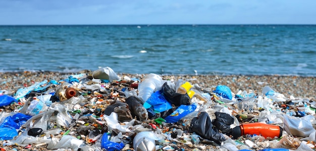 Basura en la orilla del mar Basura flotante Contaminación del agua Fondo de calentamiento global