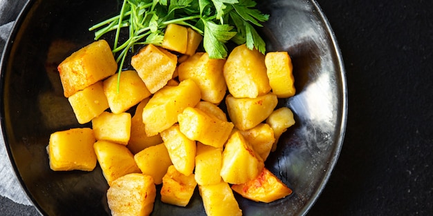 Batata cozida temperos sem carne porção fresca pronta para comer refeição lanche na mesa cópia espaço comida