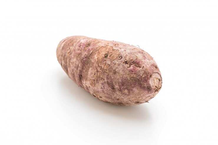 Foto batata doce fresca isolada