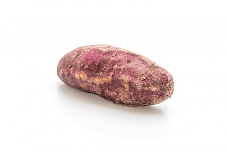 Foto batata doce fresca isolada