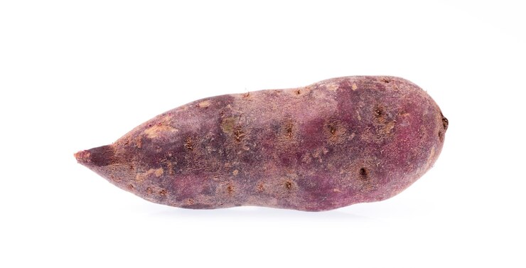 Foto batata-doce isolado no fundo branco