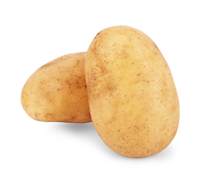 Foto batata fresca no fundo branco