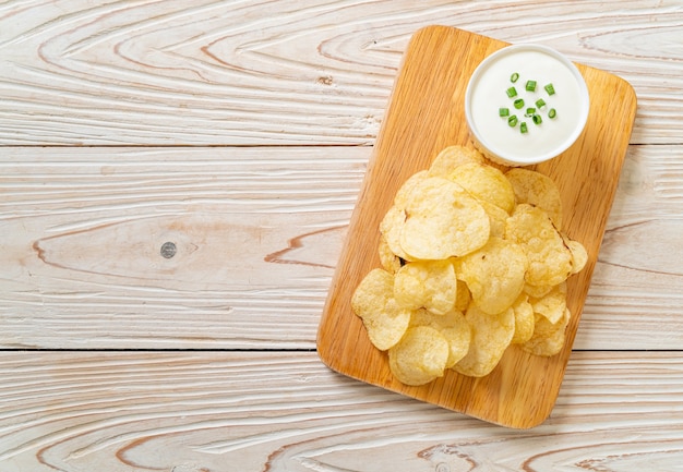 Batata frita com molho de creme azedo