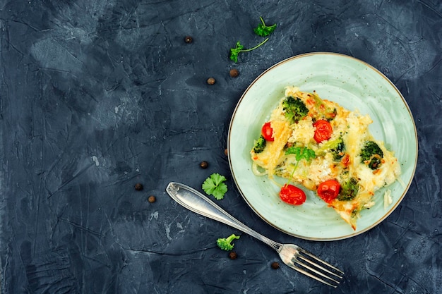 Batata gratinada com brócolis espaço para texto