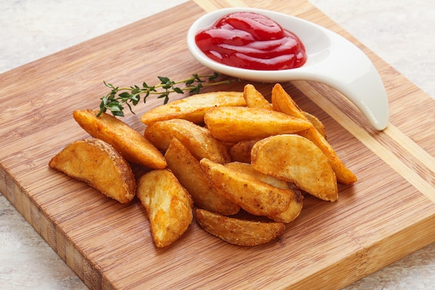 Batata rústica frita com ketchup de tomate