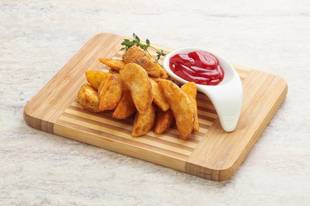 Batata rústica frita com ketchup de tomate