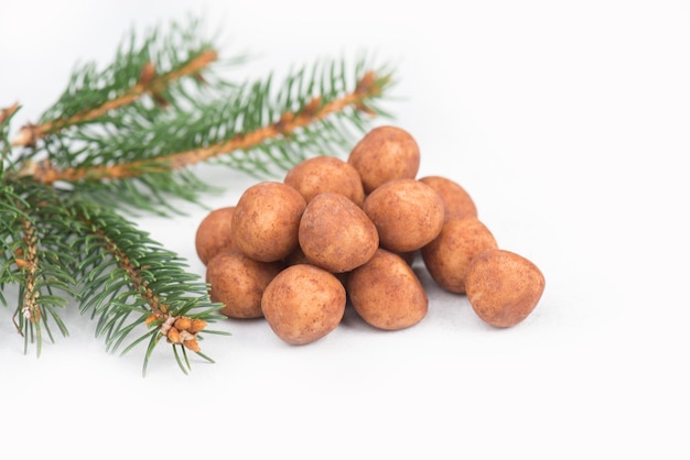 Batatas de maçapão, em alemão chamado Marzipankartoffeln, com cacau em pó, doces para o natal