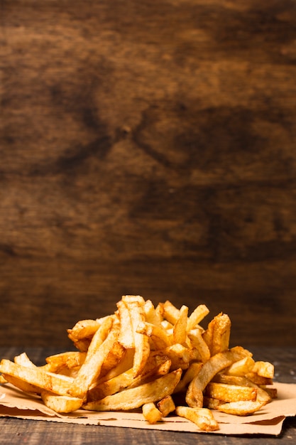 Foto batatas fritas com espaço para texto