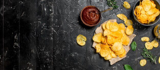 Batatas fritas com molho de tomate