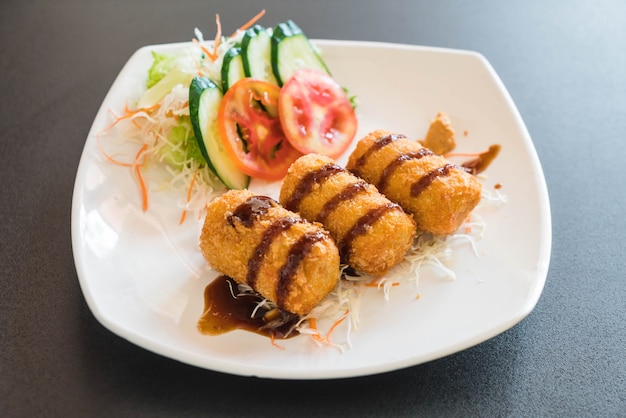 Batatas fritas com molho Tonkatsu