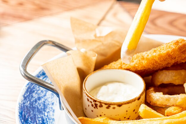 Batatas fritas com molho