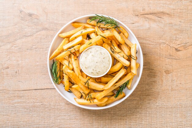 Foto batatas fritas com molho