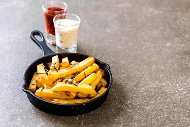 batatas fritas com molho