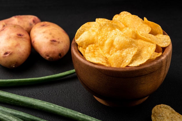 Batatas fritas e cebola verde