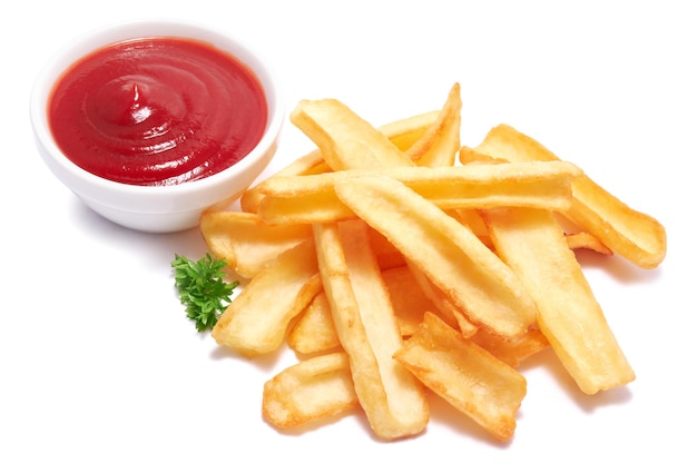 Batatas fritas e molho de mergulho isolado no fundo branco